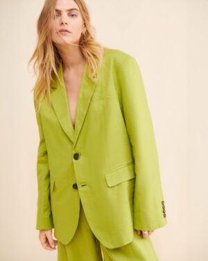 Maritza Veer Instagram - New for @nuuly 🍏 shot by the one and only @anthonynocella 
.
.
styling @ambrapier 
hair&mu @_jessica_pineda 
AD: @lu2chen 
@nextmodels 
.
#gogreen #love #suitup #stepintomyoffice #mondaymood #eatyourgreens