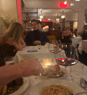 Maritza Veer Instagram - Living my “Pretty Woman” fantasy💋 
.
.
.
#Vday #Valentines #happyvalentines #love #reddress #prettywoman #hotelchelsea #nyc