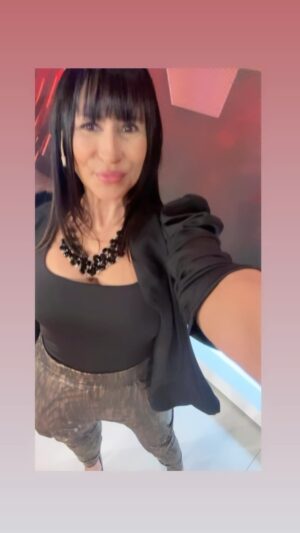 Marixa Balli Instagram - Look de @ayfespaciovip 

Peinado Claudio Tuñez

@marianasolcatalanost