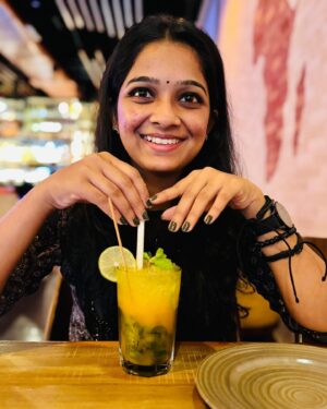 Mariya Prince Instagram - Good times and crazy friends make the best memories!! ❤️
Swipe left 👈🏻
#varada #mariyaprince #greeshma #movietime #food #foodlover #foodporn #friends #happiness #love #sister #friendslikefamily #life #outing #selflove