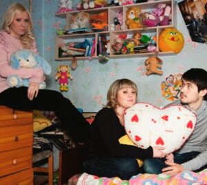 Mariya Shekunova Instagram - Привет, самые благодарные, самые преданные, самые самые любимые зрители сериала «Реальные пацаны» 
Прощальный сезон закончился и мне, как и вам, невыразимо грустно…Хотя, возможно я ещё не до конца осознаю это факт)) финальная серия получилась настолько пронзительная и сильная, прям до слёз конечно, я с вами согласна… такова наша нынешняя реальность, как бы мы к ней не относились…
Вы не представляете, как я вам благодарна за ваши комментарии к крайнему посту!!! Столько любви, тепла, слов поддержки и печали по поводу прощания!!! Я даже не думала, как основательно мы поселились в сердцах друг друга!!! 
СПАСИБО ВАМ ОГРОМНОЕ!!! За то что были с нами эти годы: кто-то с самого начала, кто-то позже)) что любили нас, выросли с нами, поддерживали и всегда ждали новый сезон!!!
ЛЮБЛЮ ВАС БЕЗМЕРНО♥️♥️♥️ 
.
#актрисамарияскорницкая #реальныепацаны #валентинамазунина #николайнаумов #владимирселиванов #антонбогданов #маринафедункив #зоябербер #станиславтляшев #игорьознобихин #алексейбазанов #жаннакадникова #максимтихонов
