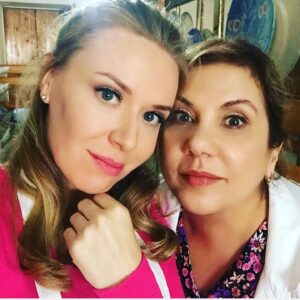 Mariya Shekunova Instagram - А сегодня то оказывается 8 ноября!!!😃😃😃
.
#8ноября 2010 года в эфире @tnt_online вышла первая серия сериала #РеальныеПацаны 😱😱😱
Ребятушки, спасибо огромное всем, кто придумал и воплотил, кто участвовал и конечно же всем, кто смотрел и смотрит😘😘😘
.
Мы не заканчиваем!!! ❤️❤️❤️
#реальныепацаны #марияскорницкая #тнт #lovecats