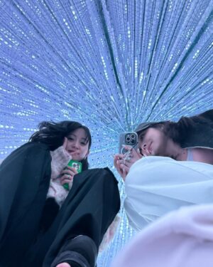 Mariya Nagao Instagram - @teamlab_borderless 💎✨💖

麻布台ヒルズにできたチームラボに行ってきましたっ
探検しながら発見するをテーマに本当に規模が大きくて色々な世界に彷徨って行ったり戻ったりしながら新しい発見をしたよ
歩くいたところに川が流れたり壁を触ると花が散ったり感動したぁ😌

#麻布台ヒルズ 
#teamlabborderless  #tokyo
#チームラボボーダレス