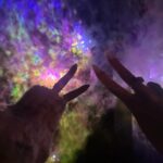 Mariya Nagao Instagram - @teamlab_borderless 💎✨💖 麻布台ヒルズにできたチームラボに行ってきましたっ 探検しながら発見するをテーマに本当に規模が大きくて色々な世界に彷徨って行ったり戻ったりしながら新しい発見をしたよ 歩くいたところに川が流れたり壁を触ると花が散ったり感動したぁ😌 #麻布台ヒルズ #teamlabborderless #tokyo #チームラボボーダレス
