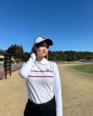 Mariya Nagao Instagram - @up_grade_golf  収録⛳️
PXGのウェアパンツとか伸縮性すごくて身体にすごくフィットしてるんるんでしたっ

アップグレードゴルフのスタッフさんからもお誕生日ケーキをいただいたの嬉しかったぁ😌✨

@pxg 
#pxg #golfwear #golfgirl