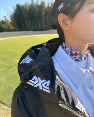 Mariya Nagao Instagram - @up_grade_golf  収録⛳️
PXGのウェアパンツとか伸縮性すごくて身体にすごくフィットしてるんるんでしたっ

アップグレードゴルフのスタッフさんからもお誕生日ケーキをいただいたの嬉しかったぁ😌✨

@pxg 
#pxg #golfwear #golfgirl