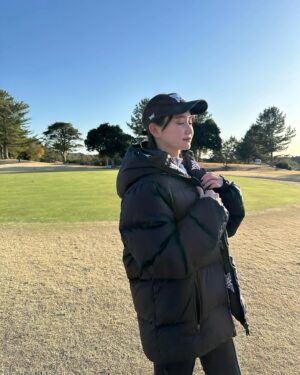 Mariya Nagao Instagram - @up_grade_golf  収録⛳️
PXGのウェアパンツとか伸縮性すごくて身体にすごくフィットしてるんるんでしたっ

アップグレードゴルフのスタッフさんからもお誕生日ケーキをいただいたの嬉しかったぁ😌✨

@pxg 
#pxg #golfwear #golfgirl