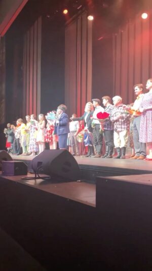 Mariya Shukshina Instagram - #марияшукшина 

Репостнула у @folkteatr 
И правда, что спасибо нашему Зрителю! Самому дорогому и любимому!!!

#калинакрасная #спектакль #театр @merzlikinandrey @ngbabkina #сергейниконенко #еленасафонова #любимый #театррусскаяпесня