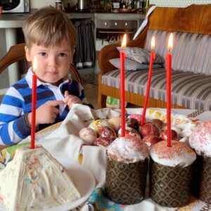 Mariya Shukshina Instagram - #марияшукшина 

Христос Воскресе!

Храни тебя Христос от всякого ненастья, от злого языка, от боли, от недуга, от умного врага, от мелочного друга, и дай тебе Господь, коль это в Его власти, здоровья, долгих лет, любви и много счастья!!! 

Христос Воскресе из мертвых, смертию смерть поправ, и сущим во гробех Живот даровав.

#пасха #2021 #православие #вера #надежда #любовь #воскресенье #люди #мирвсем