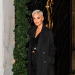 Mariza Instagram - Começam as propostas de looks para esta época festiva… muito brilho a caminho para este e para os próximos looks ✨ O que acham deste all black? 🤭 📸 @luismoreira.lm