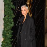 Mariza Instagram - Começam as propostas de looks para esta época festiva… muito brilho a caminho para este e para os próximos looks ✨ O que acham deste all black? 🤭 📸 @luismoreira.lm