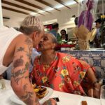 Mariza Instagram - Mãe, és a personificação do amor, da força e da sabedoria. Todos os dias, inspiras-me com a tua coragem e dedicação, enches a nossa vida com risos, apoio e lições preciosas. A tua presença é o presente que valorizo mais do que tudo. Neste Dia das Mães, quero expressar o quanto te amo e o quanto sou grata por estares sempre ao meu lado, como a minha melhor amiga, conselheira e confidente. O teu amor incondicional é o que me fortalece e me faz acreditar no impossível. Obrigada por tudo meu porto de abrigo, em ti fica a minha casa. Que este dia seja tão incrível quanto tu. Amo-te! ❤️ Feliz Dia das Mães para a Mulher Mais Especial do Mundo e arredores!