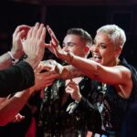 Mariza Instagram - Obrigada. Obrigada portugueses, obrigada @calema507 e @nunoribeiro_oficial, obrigada @playpremiosdamusicaportuguesa e @vodafonept . “Maria Joana” sempre foi vossa. É um prazer levar para casa esta esta distinção de melhor canção. A cultura portuguesa vale a pena, Até já ❤️ @ruelamusic @warnermusicpt