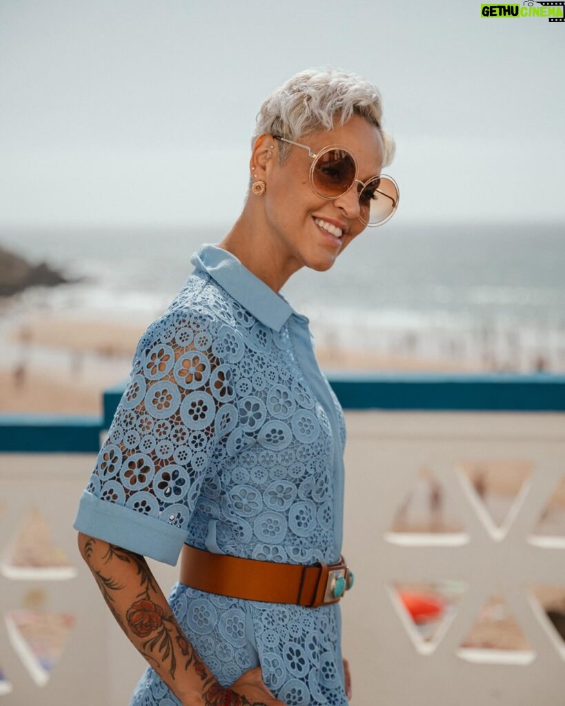 Mariza Instagram - Começo a sentir saudade do verão, do sol, do calor, das bebidas frescas e do cheiro a mar 🌊 ☀️ Acredito que não sou a única, certo? Bom fim-de-semana a todos 🩵