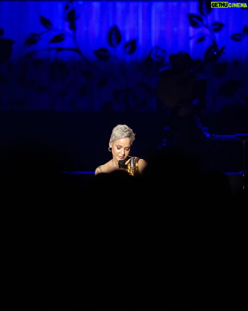 Mariza Instagram - Zagreb, thank you for the warm welcome you always extend to me, thank you for appreciating my music, for filling the venues to listen to me. It’s a privilege for me to perform for all of you. 🇭🇷 📸 Marko Pavlic