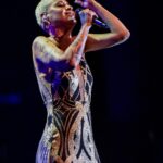 Mariza Instagram - São Paulo, obrigada por estas duas noites maravilhosas, obrigada por cada aplauso, cada sorriso é cada canção que cantamos juntos. Levo um pedacinho de cada um de vocês comigo, no meu coração. Até à próxima 🇧🇷 📸 @tecalamboglia_fotografia
