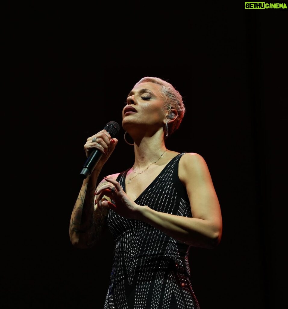 Mariza Instagram - Muito obrigada @casinolisboa por esta noite maravilhosa! Obrigada a todos os que encheram esta casa que tão bem sempre me recebeu. Gratidão eterna, Mariza. 📸 Conceição Alves, @casinolisboa @ruelamusic