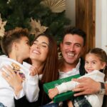 Marjorie Magri Instagram - La Navidad para mí son ellos, mis hijos ❤️ agradecer cada día a Dios por sus vidas, por escogerme, y hoy más que nunca en la Noche Buena, que mejor momento para agradecer que la llegada del niño Dios. Desde aquí les deseamos a todos una Feliz Navidad, llenos de amor y prosperidad, de todas las bendiciones de Papá Dios. Oramos por quienes un día como hoy están lejos de sus familias, librando batallas de vida, por los que han perdido un ser querido, por los que no tienen un plato de comida o un techo que los cobije🙏🏻 A ti Papá Dios, gracias por tanto siempre para mi vida 🙏🏻 FELIZ NAVIDAD MI GENTE BONITA ❤️ Pic by: LA MEJOR! @vialibrephotography Gracias amiga por hacerme atesorar tantos momentos 🫶🏻