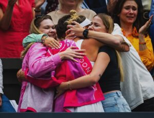Markéta Vondroušová Instagram - what a year❤️‍🩹
thank you🤟🏻
2023🤍💜💚