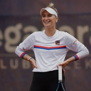 Markéta Vondroušová Instagram - what a year❤️‍🩹
thank you🤟🏻
2023🤍💜💚