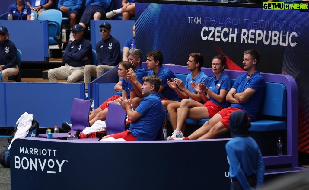 Markéta Vondroušová Instagram - Finishing the year alongside a great team is always a pleasure🇨🇿 Thanks for having us @unitedcuptennis See you 2024🔜 📸: Will Russel #tennis