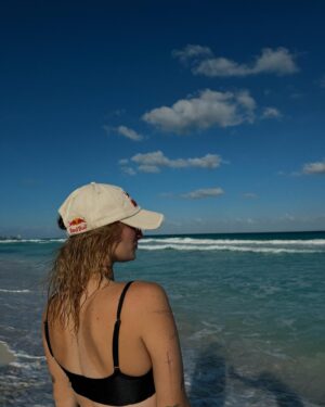 Markéta Vondroušová Instagram - hola mexicooo🐚🌊🩷