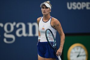 Markéta Vondroušová Instagram - we fight,every single point🤟🏻🤍

📸: @martin.sidorjak