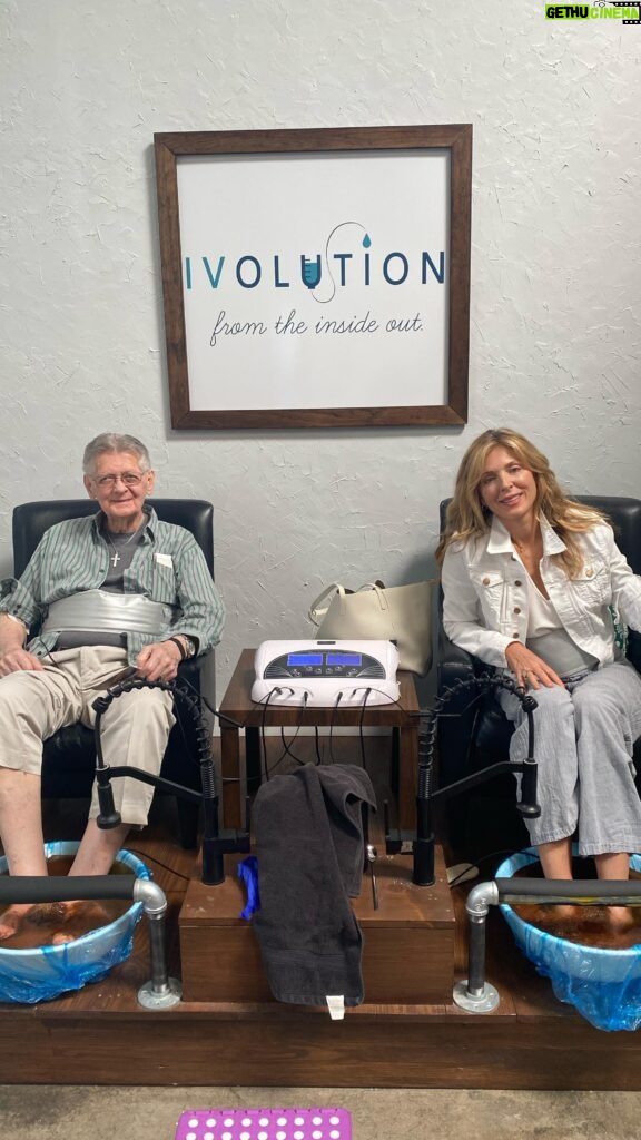 Marla Maples Instagram - Back with my dad and introducing him to new things, again 😁 After a trip to the oral surgeon for extractions my wise & beautiful friend @vanderkimberly suggested I take dad immediately for a vitamin C IV drip. The vitamin C helps so much with the healing process. Dad had no pain all night and drank lots of smoothie superfood treats all day. Of course, I couldn’t miss the chance to share an ionic footbath detox with him, and I loaded up on glutathione, magnesium, vitamin C, and copper gluconate. #dadsanddaughters #wellness #IVTherapy #vitamindrip #ionicfootdetox