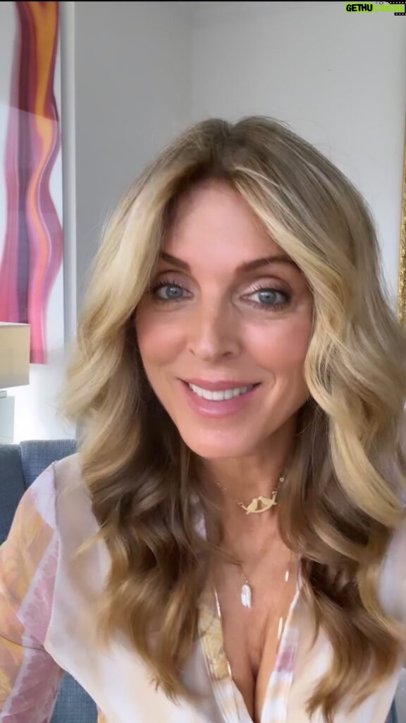 Marla Maples Instagram - Conscious, compassionate conversations ✨🫶✨ That’s what we need more of in our lives today! This will keep our hearts healthy and happy, and let’s be honest, it will also help change the current dynamic of separation. I am full in for this, what about you? (If you love the love bird necklace as I do, the link is in my bio). 🕊️ #consciousness #compassion #conversations #healthyheart #heartcentered #inspire #inspiration #consciouscompassionateconversation #marlamaples #wellness #love