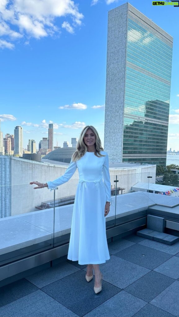 Marla Maples Instagram - It was a beautiful afternoon in NYC being hosted by the lovely first lady of Turkey H.E. Mrs. Emine ERDOĞAN. The wives of the leaders of Kenya, Serbia, Albania, Croatia and North Macedonia were also present at the event which introduced age-old Anatolian textiles at an exhibition held at the Turkish House. The First Lady Emine highlighted the cultural significance of Anatolian textiles, mentioning that the oldest weaving in the world, dating back some 9,000 years was discovered in Anatolia. And for those asking my dress is made by Turkish designer @johnpaulataker