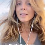 Marla Maples Instagram - At the end of a day it’s so helpful to choose ways reboot your system… Simple walks, a salt water bath, a few deep healing breaths, or running barefoot in the grass can rid the worries and toxins you may have collected from your day. Let it go… let God… be free in the moment 🐬… and share a smile 😊