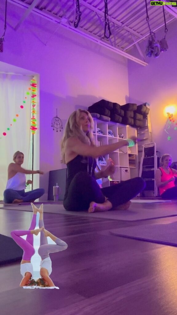 Marla Maples Instagram - Buti glow yoga… fun night celebrating the pre-birthday of Jenn … my favorite, awaken the kundalini and don’t stop moving yoga magic girl 🧘‍♀️