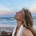 Marla Maples Instagram - I arrived home, just in time for sunset… Feeling the heart of God 💛 Now I await the sunrise of Easter… the time of Resurrection ✝️. Let us feel the Holiness of this moment in time… And walk with a prayer that we can love as Christ loves us. 🙏🙌🙏