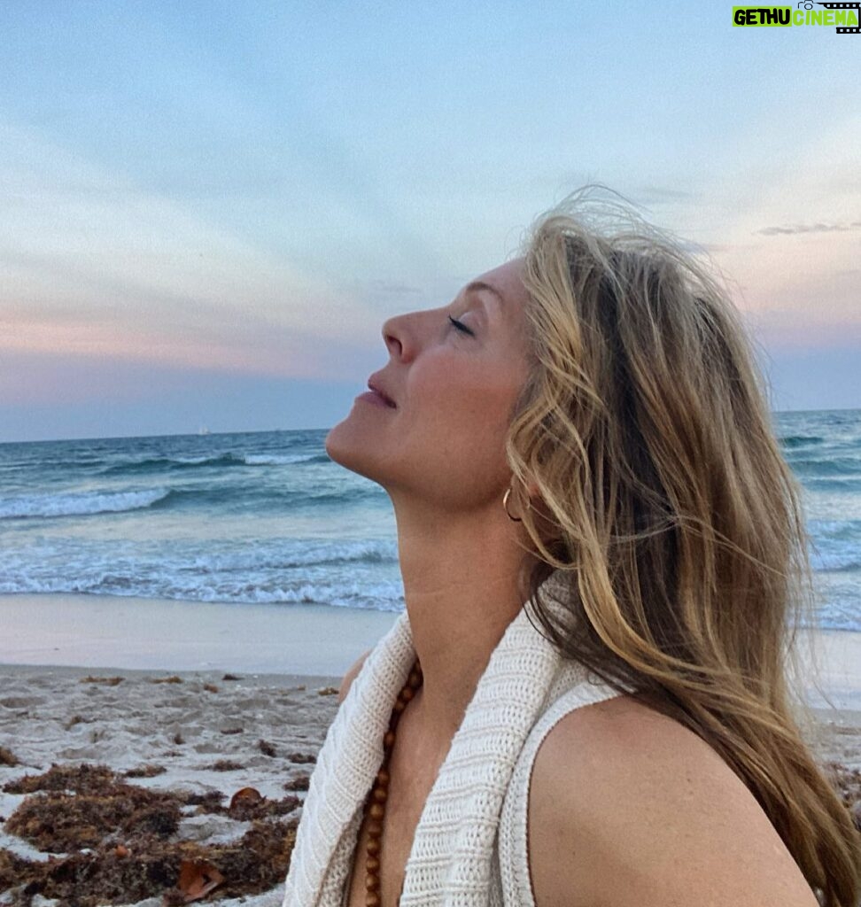 Marla Maples Instagram - I arrived home, just in time for sunset… Feeling the heart of God 💛 Now I await the sunrise of Easter… the time of Resurrection ✝️. Let us feel the Holiness of this moment in time… And walk with a prayer that we can love as Christ loves us. 🙏🙌🙏