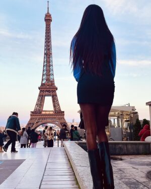 Marlène Kouassi Instagram - Slightly Parisian🥰

📸: @armel_dubleu 
👔: @kvmbyvickykambou