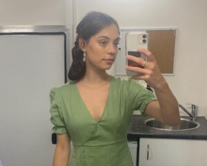 Marlo Kelly Instagram - Joe vs Carole is now live on @peacocktv & @stanaustralia !! 

What an absolute blast & privilege to represent the Baskin family as Carole’s incredible daughter, Jamie!!

Thank you Kate McKinnon & @kyle_maclachlan, for cradling me in your parental arms (you pair of dreamboats) and for making me smile ear to ear everyday on set. 
❤️‍🔥🐅
