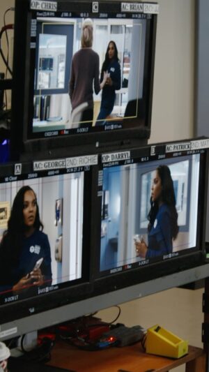 Marlyne Barrett Instagram - ONE WEEK…. And it’s BACK to work! #onechicago #chicagomed