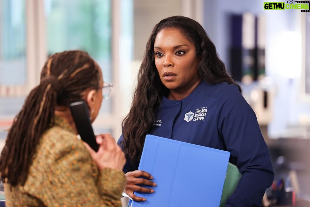 Marlyne Barrett Instagram - Tik tok tik tok #chihards ! New episode drops TONIGHT. See You There! @nbconechicago @nbc @wolfentertainment #chicagomed #nbc #peacock