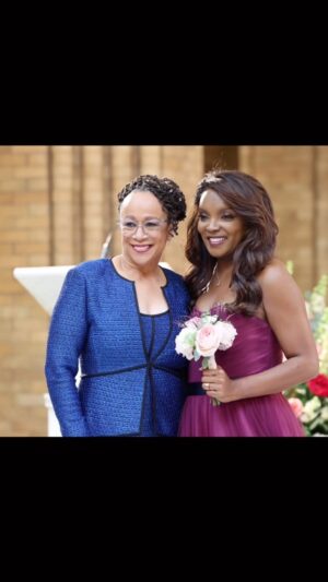 Marlyne Barrett Instagram - Dressed Up for the Occasion! Did ya’ll enjoy our Fall Finale? #chicagomed We had a Ball! #bts #onset #wedding