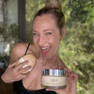 Marnie Alton Instagram - Our second December giveaway is here 🙌🙌 In case you missed it last week, here’s the recap: 

For the month of December I’m gonna share some of my fav products every Friday & give you a chance to win them! Full disclosure: these are NOT ads, they’re just brands I love & use all the time. I believe in what they’re putting out in the world & thought it would be fun to give more people a chance to experience them as a special holiday treat! 

This week is all about @oseamalibu. I fell in love with this female founded clean beauty line about a year ago & now I can’t live without it! I’m obsessed with pretty much every product, ESPECIALLY their seaweed-infused body butter & exfoliating dry brush. It’s an immediate glow-up from head to toe (& I always feel fancy when I use it☺️) 

We’re gonna do this old skool IG style so: 

To enter, all you need to do is comment below (so we know who you are & how to get you your goodies)   be following @marniealton, @mbodybymarniealton. If you wanna tag a friend as a sweet surprise we’ll enter them too! 

This giveaway closes Sunday 12/11 at 11:59pm & the winner will be announced on Tuesday in my Stories.

*Bonus for all my fellow Canadians this is open to YOU and the US! Drop your flag in the comments too!🇨🇦🇺🇸