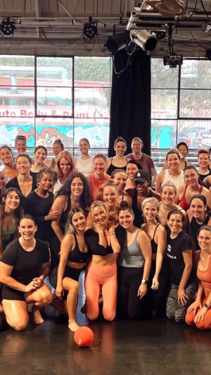 Marnie Alton Instagram - Can’t thank you all enough for making 2022 so special✨
<sound on> 

From LA to NYC, Canada to Europe, so many peeps travelled far and wide to be together. I can’t wait to go even MORE places & hug even this year!

Watch out 2023 we’re coming for ya!!!

#mbodyglobalfam 
#flashbackfriday