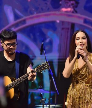 Marsha Vadhanapanich Instagram - ขอบคุณแฟนๆชาวภูเก็ตทุกคนเลยนะคะ สนุกมาก ใส่สุดกำลังเหมือนกันอย่างที่บอกเจอพลังทุกคนก็ช่วยให้สนุกกันเต็มที่❤️❤️ รายได้ส่วนนึงเราได้ทำบุญซื้อเครื้องมือทางการแพทย์์ให้กับโรงพยาบาลถลาง
#สโมสรโรตารีเหมืองแร่ภูเก็ต
#marshaxchristina 
#queensreturnthelegendsconcert
📸 @petchy_407  ขอบคุณแฟนๆพี่ที่มาจากกรุงเทพ และจากเชียงใหม่ด้วยนะคะ