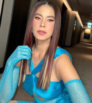Marsha Vadhanapanich Instagram - ขอบคุณงานHP Partnerคืนวันที่17พคที่ผ่านมาลงรูปไม่ทันเพราะดึกมาก  กำลังทะยอยไปเรื่อยๆนะคะ ❤️ขอบคุณที่ได้เป็นส่วนนึงในการEntertain ร้องเพลงให้ทุกท่านบันเทิงกันนะคะ  ครบรอบ35ปีHPเเล้ว ยินดีด้วยนะคะมีโอกาสเจอก้นอีกค่ะ #marshairis