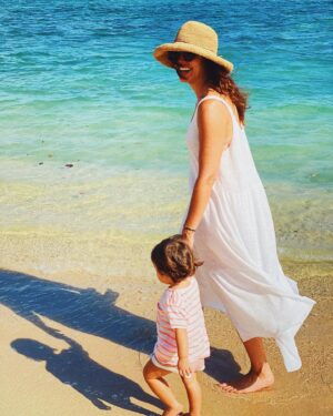Marta Milans Instagram - I’ve got you little one. Not complaining about having to come to Hawaii to babysit for you. Eternal love ❤️. No me quejo de tener que venir a hawaii a cuidarte enana. Te quiero pa siempre ❤️ @kisiwadesigns
