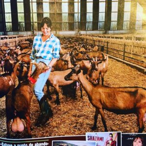Marta Milans Instagram - Gracias a @holacom por este maravilloso reportaje hablando de mi querida familia y extraordinaria empresa sostenible de queso ecológico @quesosantagadea creada por mi padre y llevada a la cima por el crack de mi hermano.. no soy nada sin mi familia. Que orgullo!! Gracias @iammartabarroso por une entrevista tan entrañable con ayuda de @marieta.yanguas y fotos de la leyenda que es #patriciasalinero ... olé olé y olé. Gracias equipazo !!! ❤️. Thank you @hellomag for the most wonderful interview about my family and our extraordinary sustainable organic goat cheese business @quesosantagadea created by my dad and managed by the legend my brother is... I am nothing without my family .. I am so infinitely proud!! Thank you @iammartabarroso for your interview and thank you @marieta.yanguas for your taste and vision.. what a team!! Thank you thank you ❤️