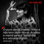 Marta Bateira Instagram - Ela é sempre um acontecimento. Através do humor faz cheque-mate a pessoas machistas, retrógradas, conservadoras ou pudicas. Chama-se Marta Bateira, mas tornou-se conhecida em 2015 no Youtube como Beatriz Gosta, um alter ego de língua solta, sotaque orgulhoso do norte, sexualmente livre e empoderada, de carisma do outro mundo, que chegou rapidamente à rádio e à televisão. Foi também para acontecimentos destes, de Beatrizes que metem o pé na porta e ocupam o espaço público, a reivindicar igualdade de direitos e a assumir tanto os seus desejos, como os desafios e cansaços da gravidez e da maternidade, que se fez o 25 de Abril. Em 2023, Beatriz Gosta estreou novo espectáculo, “Resort”. Espécie de sonho com pulseirinha e bar aberto perante uma realidade que a tem virado do avesso. Ouçam-na no podcast “A Beleza das Pequenas Coisas”, com Bernardo Mendonça, através do link na bio #beatrizgosta #nomadigital #youtube #povo #portugal #turismo #economy #economia #sociedade #news #sicnoticias