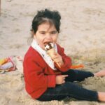 Marta Bateira Instagram - 19.03.2023 Primeira praia, areia, mar, gelado da Lu. 🥹 Ela totalmente entregue. 📸 analógica pela minha amiga @pandaferoz 🫶🏽