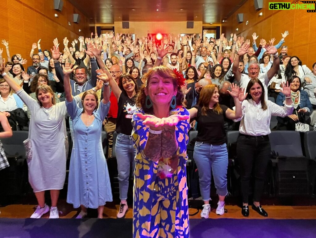 Marta Bateira Instagram - OBRIGADA ARCOS DE VALDEVEZ por me receberem tão bem, foi muitoooo despenteanço de vidas. 🤣 AMEI DEMAIS!! 😍🙌🏽❤️🤘🏽🌷😘