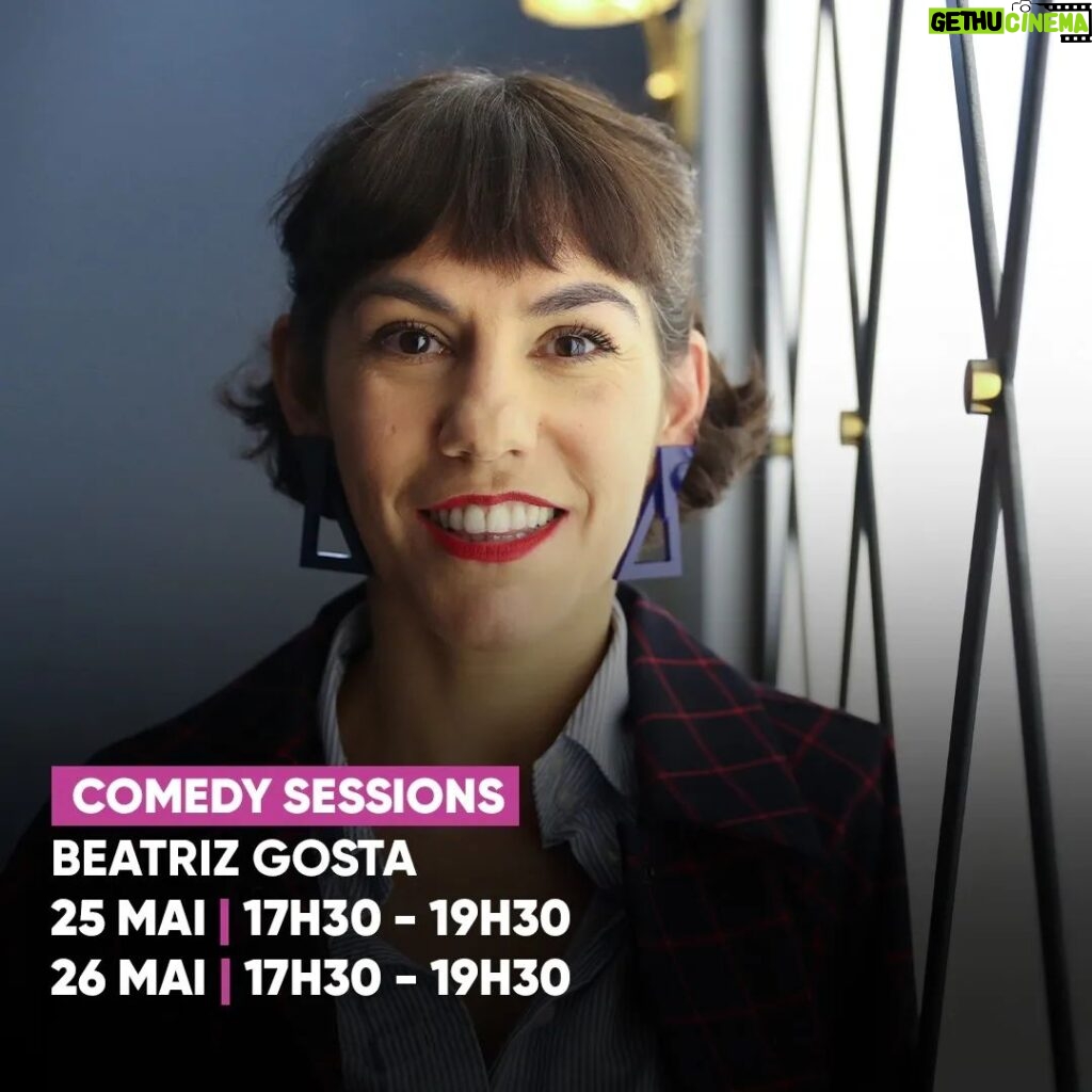 Marta Bateira Instagram - Este ano, a FNAC vai estar presente no North Festival com um stand de COMEDY SESSIONS, que não vais querer mesmo perder! 🤩   Quem vais poder ver neste Ponto de Encontro do Humor? 🎙️ Beatriz Gosta 🎙️ Joana Gama 🎙️ Jorge Gonçalves 🎙️ Rafu ... e tu também vais poder ter o teu minuto de fama com os vários Open Mics que vamos dinamizar! 🤟  👉 Do que estás à espera? Faz swipe para consultar os horários das sessões e aparece! #comedysessionsfnac #northfestival #beatrizgosta #joanagama #jorgegonçalves #rafu #openmic