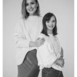 Marta Żmuda-Trzebiatowska Instagram - „Troska o innych jest najpiękniejszym gestem, niezależnie od tego, jak niewielka jest to pomoc.” Troska to kolejna emocja w naszym kalendarzu, a kolejnymi bohaterkami są Agata Komorowska i Marta Żmuda Trzebiatowska. „Agata ma 21 lat. Uwielbia pozować do zdjęć i teledysków, gra na deskach teatru w Gdańsku. Pokonała w życiu wiele przeszkód, przez co ma w sobie odwagę i otwartość na przygody i nowe doświadczenia.” Kalendarz charytatywny - Emocje.poza.kadrem - to projekt, z którego dochód zostanie w całości przekazany na cele statutowe Fundacji JA TEŻ wspierającej osoby z niepełnosprawnością intelektualną, w szczególnosci z zespołem Downa. Mamy nadzieję, ze nasi bohaterowie pomogą nam wspólnie łamać bariery i sprawić, ze swiat osób z niepełnosprawnością będzie piękniejszy i łatwiejszy. Kupując kalendarz możecie realnie przyczynić sie również do zwiększenia aktywności zawodowej osób dorostych z zespołem Downa, które będą pracować przy ich pakowaniu i wysyłce. 📩 Link do zakupu w bio 📩 i w komentarzu ❤️. #emocjepozakadrem #kalendarzcharytatywny #kalendarzjateż2024❤️